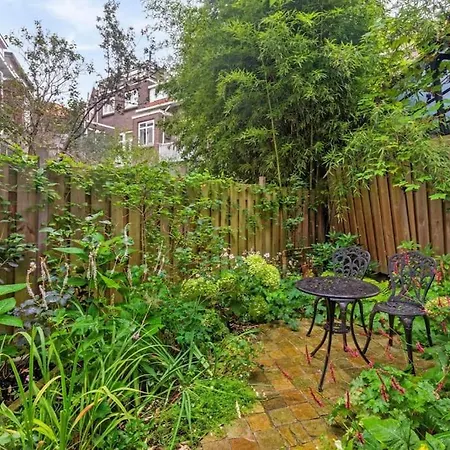 City Loft With Garden Getaway Apartment *