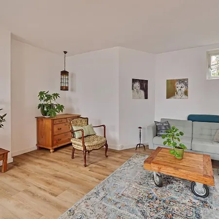 City Loft With Garden Getaway *