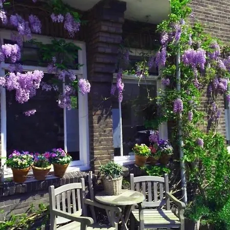 City Loft With Garden Getaway *