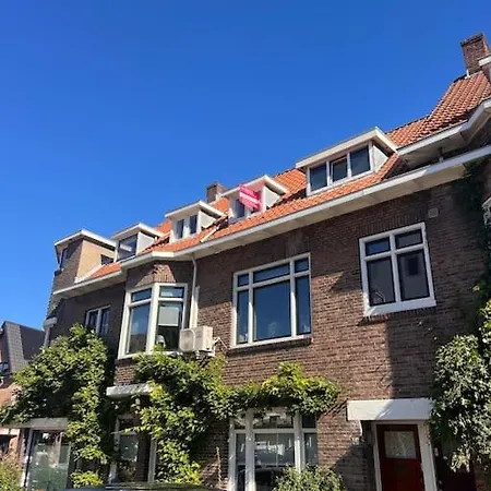 City Loft With Garden Getaway
